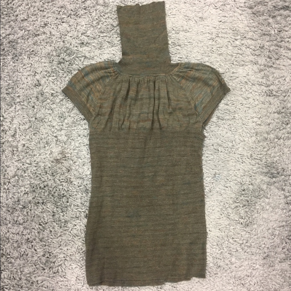 Ladies top. - Picture 2 of 4